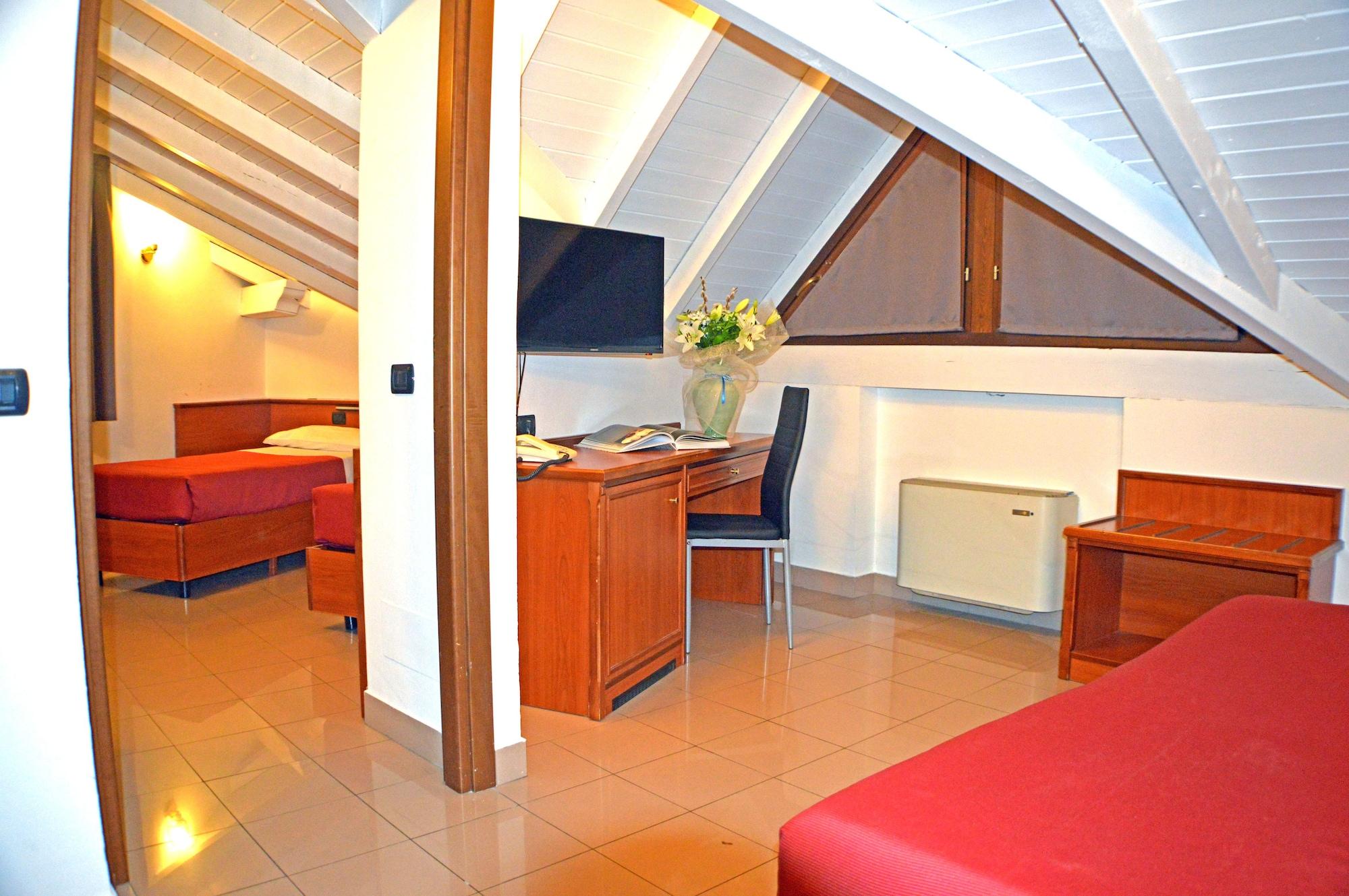 Sempione Hotel Malpensa Casorate Sempione Exterior photo