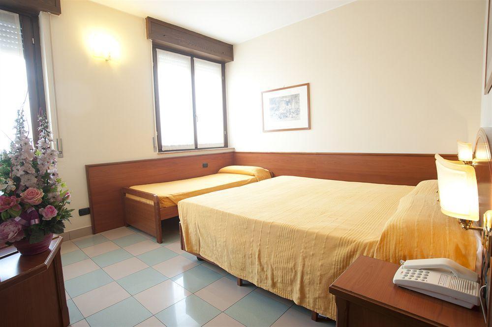 Sempione Hotel Malpensa Casorate Sempione Exterior photo